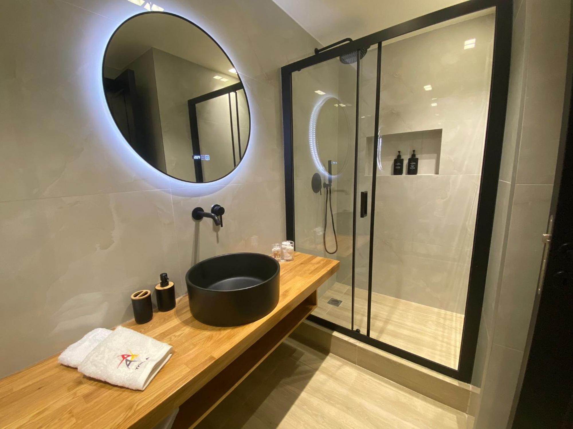 Triple A - Near Ermou Shopping Street - Family Hospitality - Free Parking! Aparthotel Atena Exterior foto