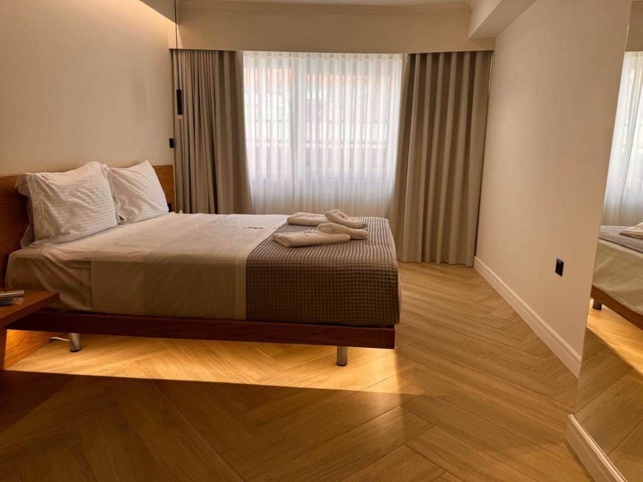 Triple A - Near Ermou Shopping Street - Family Hospitality - Free Parking! Aparthotel Atena Exterior foto