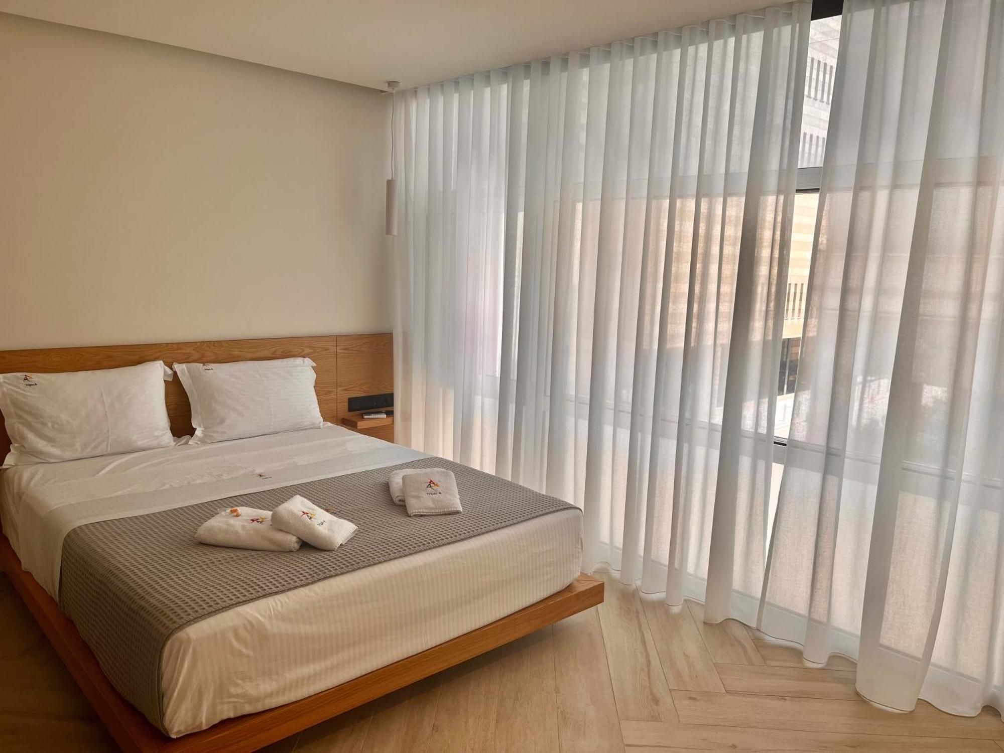 Triple A - Near Ermou Shopping Street - Family Hospitality - Free Parking! Aparthotel Atena Exterior foto